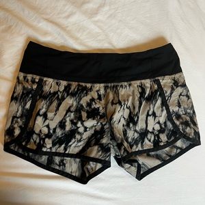 Lululemon Speed Up Mid Rise Short 4”